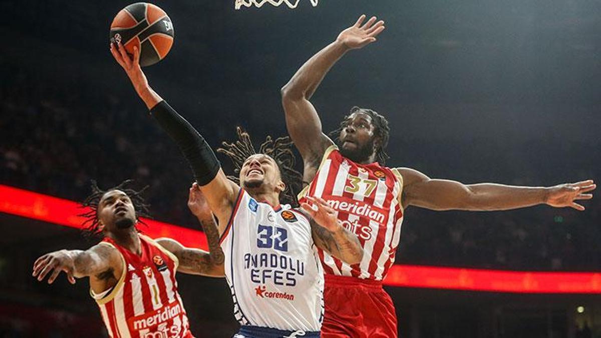 Anadolu Efes Belgrad'da Kızılyıldız'a 77-72 yenildi, Mike James sakatlandı