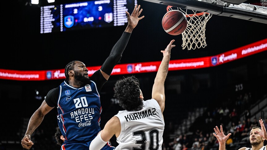 Anadolu Efes derbide Beşiktaş'ı 95-81 yendi, Jeffries ameliyat oldu