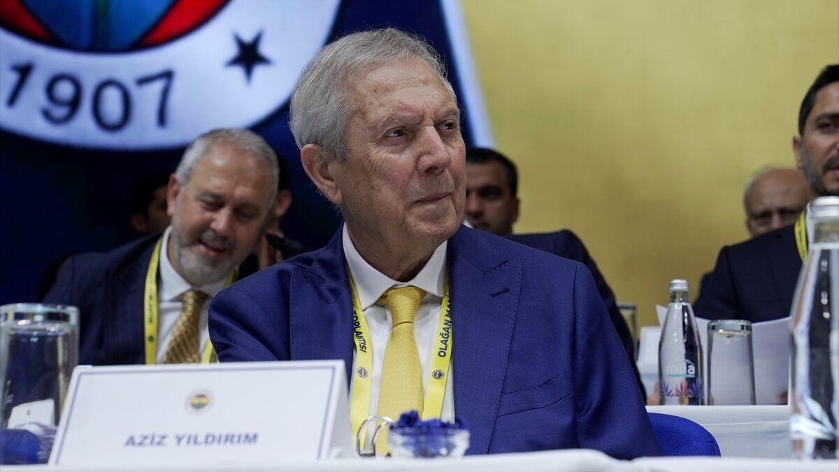 Aziz Yıldırım: Önceki yönetimi ibra etmeyeceğim, seneye şampiyon yapıp bırakacağım
