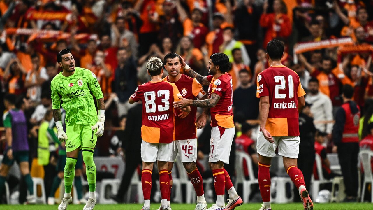 Galatasaray'ı 30 günde 8 maç bekliyor: Barcelona, Fenerbahçe derbisi ve Stuttgart
