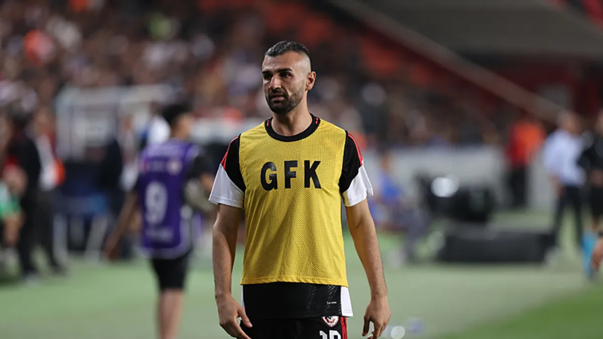 Serdar Dursun'dan Fenerbahçe yorumu: "Kadroda yetersizlik var, hocanın eli kolu bağlanıyor"; Ake: "Çok daha iyisini yapacağız"